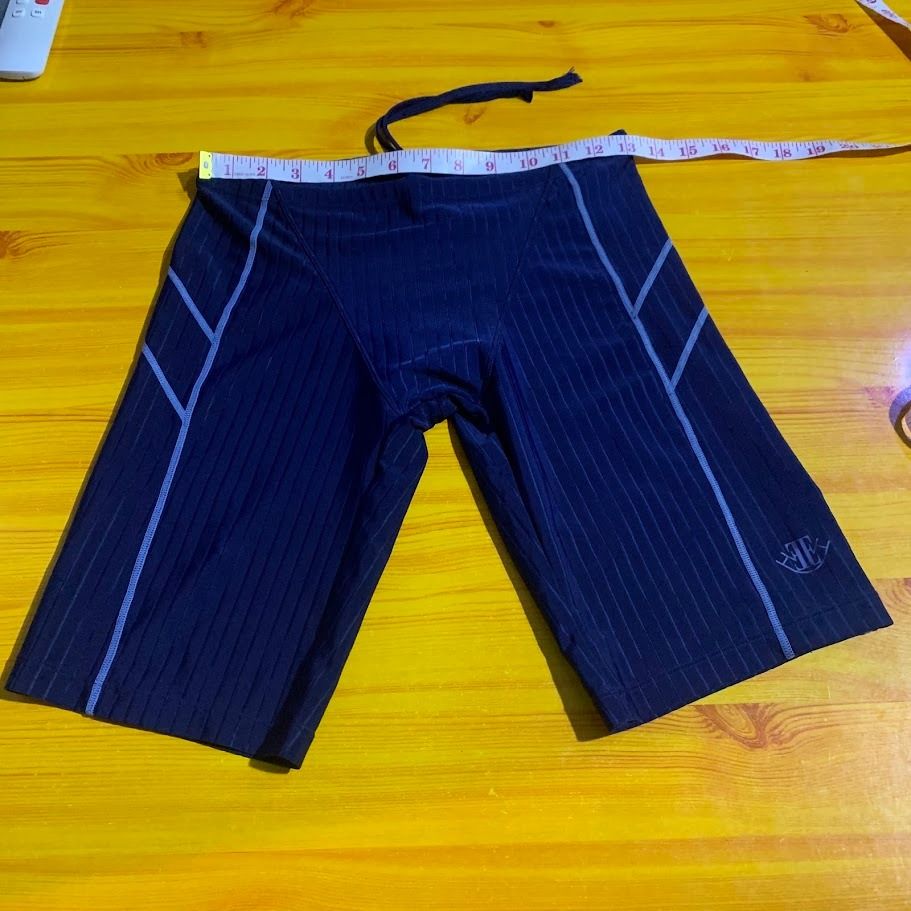 ELLE Jammer Swim Shorts (Medium-Large) (Category: Swim Trunks & Board Shorts) located in Panabo. Submitted by munch.ph (Listing ID 1351816978, Image 1). Description: ELLE Jammer Swim Shorts P250 only Size: 95cm (Medium-Large) For dimensions, please check tape measurement sa photo 🙂 Very stretchable +95 shipping fee nationwide (J&T) MOP: GCash, Seabank Loc: Davao Del Norte.