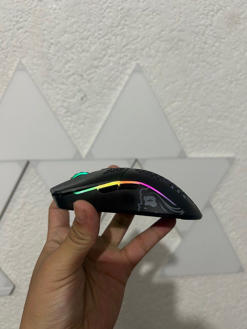 Glorious Model O (Negotiable) (Category: Mouse & Mousepads) located in Manila. Submitted by simown (Listing ID 1351779413, Image 3). Description: Honest issue: may times na mabilis malowbat, and madumi yung sensor so need linisin walang time para linisin kaya benta nalang RFS: di na nagagamit Loc: Parañaque.