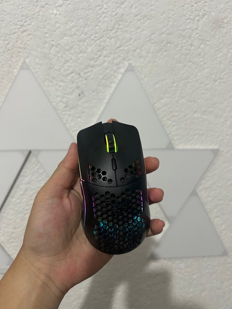 Glorious Model O (Negotiable) (Category: Mouse & Mousepads) located in Manila. Submitted by simown (Listing ID 1351779413, Image 2). Description: Honest issue: may times na mabilis malowbat, and madumi yung sensor so need linisin walang time para linisin kaya benta nalang RFS: di na nagagamit Loc: Parañaque.