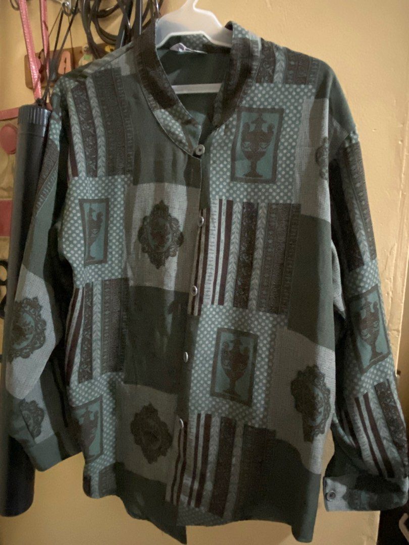 Green Top (Category: Blouses) located in Las Pinas. Submitted by ruegars (Listing ID 1351917151, Image 1). Description: Can be an oversized top RFS: letting go too many tops.