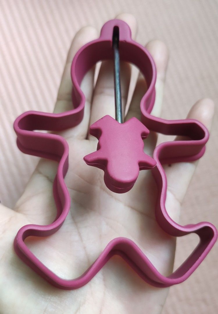 KITCHEN TOOLS (Category: Other Kitchenware & Tableware) located in Rizal. Submitted by baltiq (Listing ID 1351812938, Image 3). Description: take all these kitchen tools 👉2 silicone pancake, egg, burger mold 👉1 pc. unique(humor) banana wine bottle stopper 📌bought but never used 💰MOP: GCash.