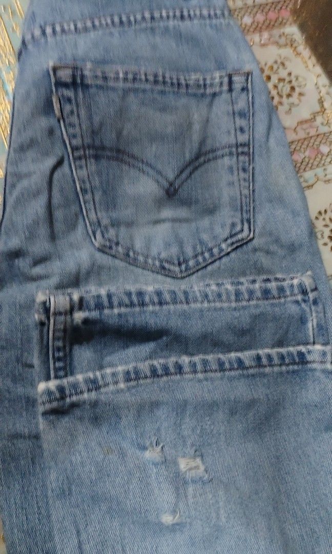 Levis silver tab (Category: Jeans) located in Cavite. Submitted by camiya (Listing ID 1351937731, Image 2). Description: Available onhand ready for shipment levis silver tab size 29 to 30 interested buyer you may msg us.