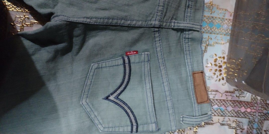Levis women (Category: Activewear) located in Cavite. Submitted by camiya (Listing ID 1351936474, Image 3). Description: Available onhand levis for women size 26 interested buyer you may msg us.