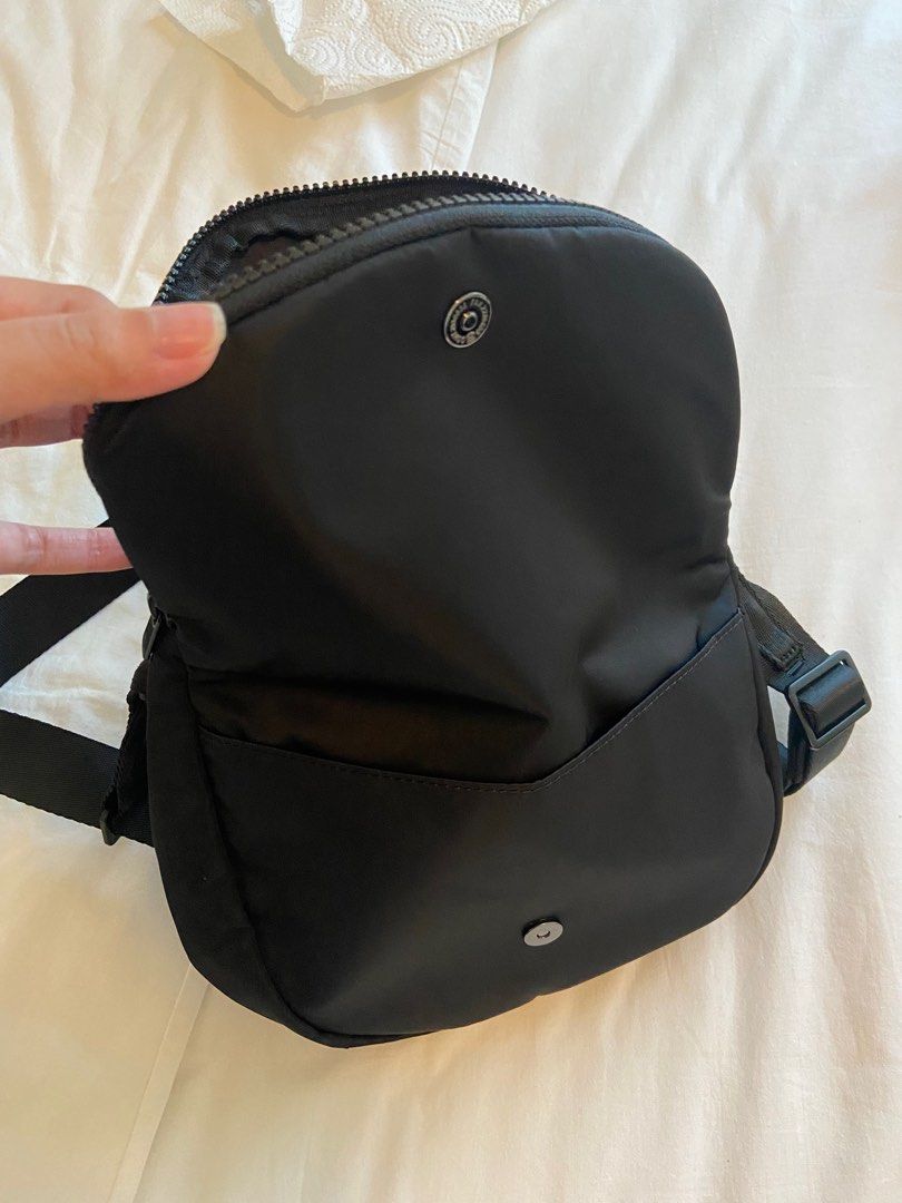 Lolë Waterproof Sling Bag (Category: Sling Bags) located in Manila. Submitted by a_kyle (Listing ID 1351858755, Image 2). Description: Used once only, good as new Lululemon sling bag dupe! Bought in the US Shipping to be shouldered by buyer.
