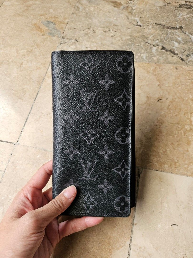 Louis Vuitton Bi-Fold Long Wallet (Category: Luxury Bags & Wallets) located in Manila. Submitted by brbdecluttering (Listing ID 1351855942, Image 1). Description: Selling low (no box).
