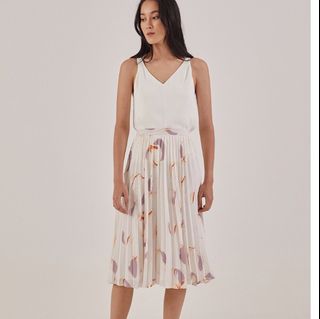(Category: ) located in . Submitted by summerxcloset (Listing ID 1351929959, Image 1). Description: .