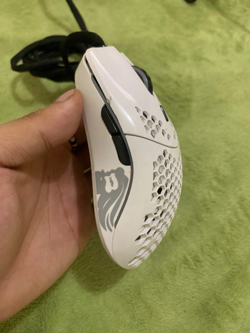LOW PRICE: Wired Gaming mouse (Category: Mouse & Mousepads) located in Manila. Submitted by gamingthriftshop (Listing ID 1351883624, Image 2). Description: Can send test video No performance issue 1 week mouse price warranty pa Issue lang is cosmetics naninilaw GLORIOUS Model O- (smaller version) Glossy naninilaw gilid Matte naninilaw body Last price 1K each If take both tig 900 nalang If tinawaran pa tataas presyo Huwag naman sana .