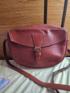(Category: ) located in . Submitted by curleylux (Listing ID 1351865758, Image 1). Description: .