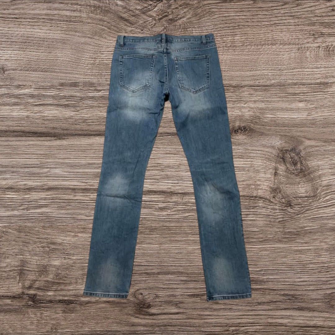 SAINT LAURENT PANTS (Category: Luxury Apparel) located in Urdaneta. Submitted by josephragontonjr95 (Listing ID 1351923304, Image 2). Description: SAINT LAURENT PANTS SIZE 31 WIDTH 33 LENGTH 41 LEG OPEN 6.5 FLAWS: NONE CONDITION: EXCELLENT COLOR RATE: 9.5/10 1350 + SHIPPING FEE.