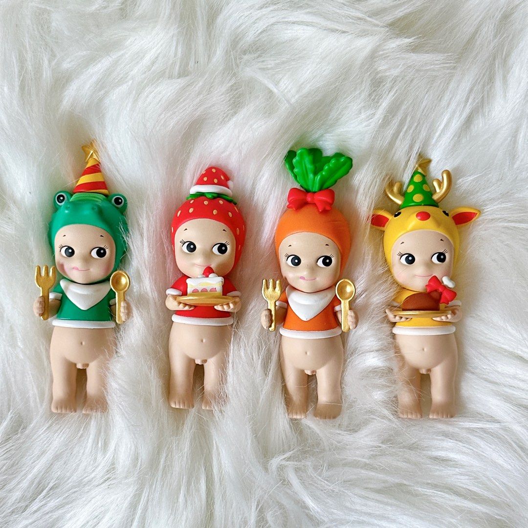 Sonny angel christmas dinner series mini figure blindbox (Category: Designer & Blind Box Toys) located in Singapore. Submitted by churrocart (Listing ID 1351822110, Image 1). Description: wts only, opened to check design comes with original packaging Reindeer $14 Crocodile $ 18 Strawberry $30 Carrot $14 Mailing only +$3 Pm if interested:).