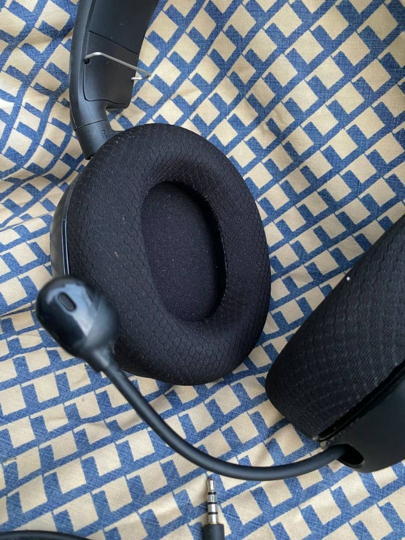 SteelSeries Arctis 3 wired (Category: Headphones & Headsets) located in Caloocan City. Submitted by rebong (Listing ID 1351853530, Image 3). Description: RFS: decluttering, switched to IEM & speakers :) Used for 2 years during quarantine then very occasional ko nalang nagagamit :) Issues: No headband A few minimal scratches Ung wire is paputol na pero gumagana pa rin, sadyang nag i-istutter lang minsan Mic is retractable and still working with fr