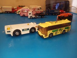 Tomica mitsubishi towing tractor and fuso bus diecast