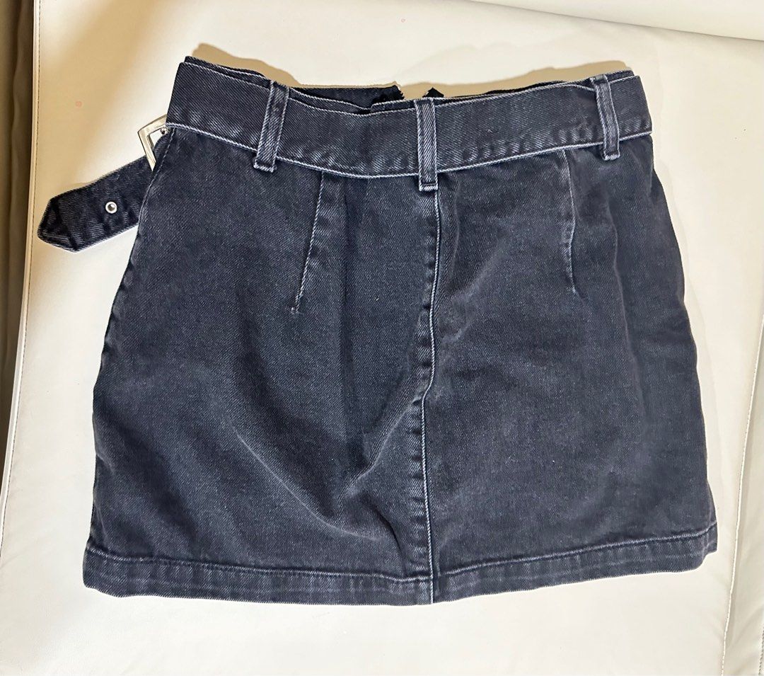 TOPSHOP Belted Skirt (Category: Skirts) located in Manila. Submitted by lezarellesque (Listing ID 1351908932, Image 2). Description: Can fit small to semi medium frames, wasn’t able to use this!.