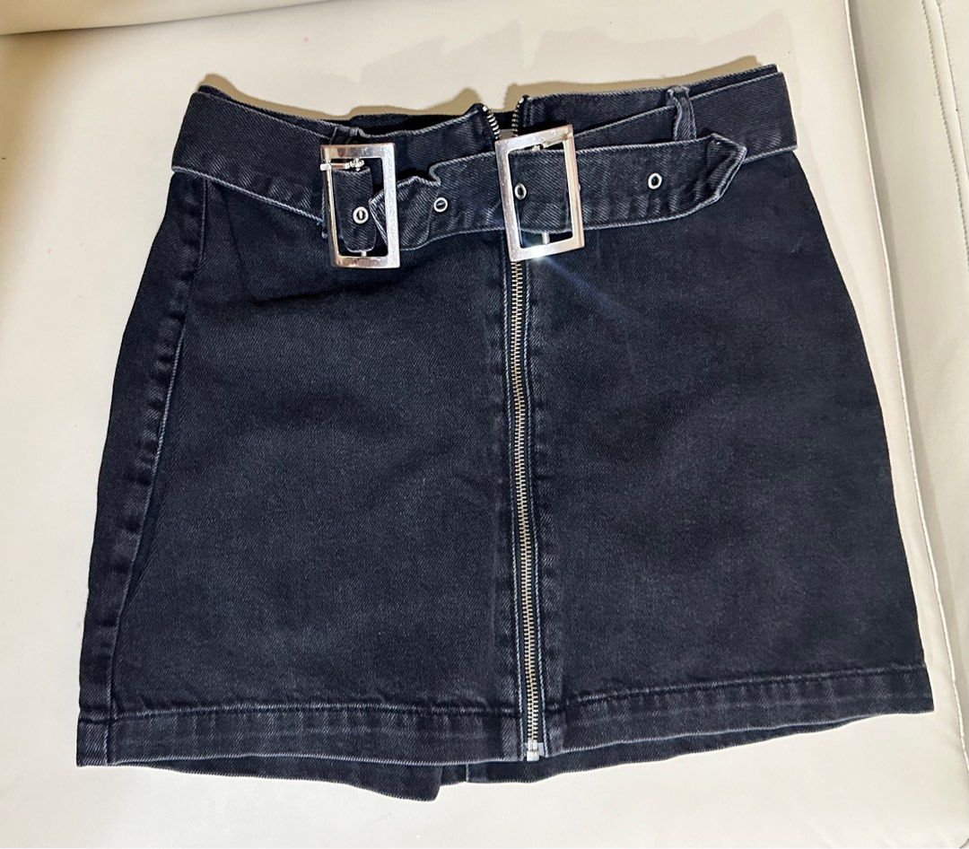 TOPSHOP Belted Skirt (Category: Skirts) located in Manila. Submitted by lezarellesque (Listing ID 1351908932, Image 1). Description: Can fit small to semi medium frames, wasn’t able to use this!.