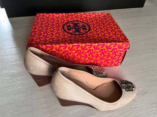 (Category: ) located in . Submitted by fashionlabels (Listing ID 1351843572, Image 1). Description: .