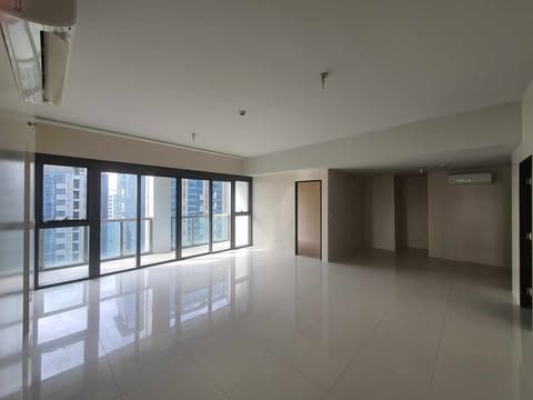 Uptown Ritz (Category: Apartments & Condos) located in Taguig. Submitted by louie.catandijan (Listing ID 1351802095, Image 2). Description: ✨ Uptown Ritz ✨ Address : 9th Ave, Taguig, Metro Manila 🔹 4 Bedrooms 🔹 Unfurnished 🔹 182 sqm 💰PHP 200,000 Landmarks: 📍Near Uptown Mall 📍Near St. Lukes Medical Center 📍Near Banks, Restaurants and supermarket Code: JDBRENT000143.