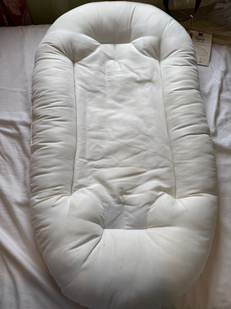 Uyayi Baby Nest (Category: Other Kids Furniture) located in Bacoor. Submitted by nixxpreloved (Listing ID 1351795541, Image 2). Description: Uyayi Baby Nest with 2 covers (color White).