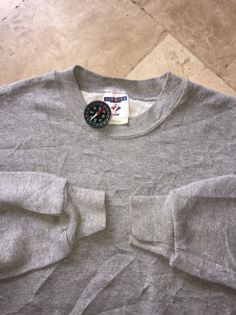 Vintage 90s Jerzees Plain Crewneck Sweatshirt (Category: Activewear) located in Naga. Submitted by bonethugz1822 (Listing ID 1351920500, Image 2). Description: 550+sf Excellent condition No flaws Large to xl (Dimes on photo).