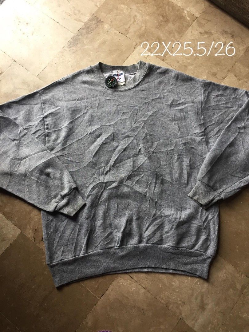 Vintage 90s Jerzees Plain Crewneck Sweatshirt (Category: Activewear) located in Naga. Submitted by bonethugz1822 (Listing ID 1351920500, Image 1). Description: 550+sf Excellent condition No flaws Large to xl (Dimes on photo).