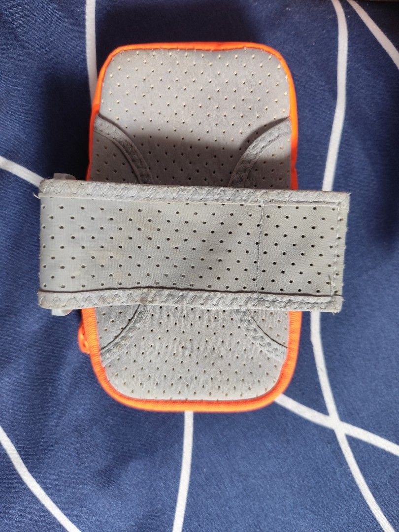 Wellnesz Arm bag for running (Category: Belt bags, Clutches and Pouches) located in Quezon City. Submitted by rwlynlmsn (Listing ID 1351853535, Image 2). Description: good as new. negotiable.