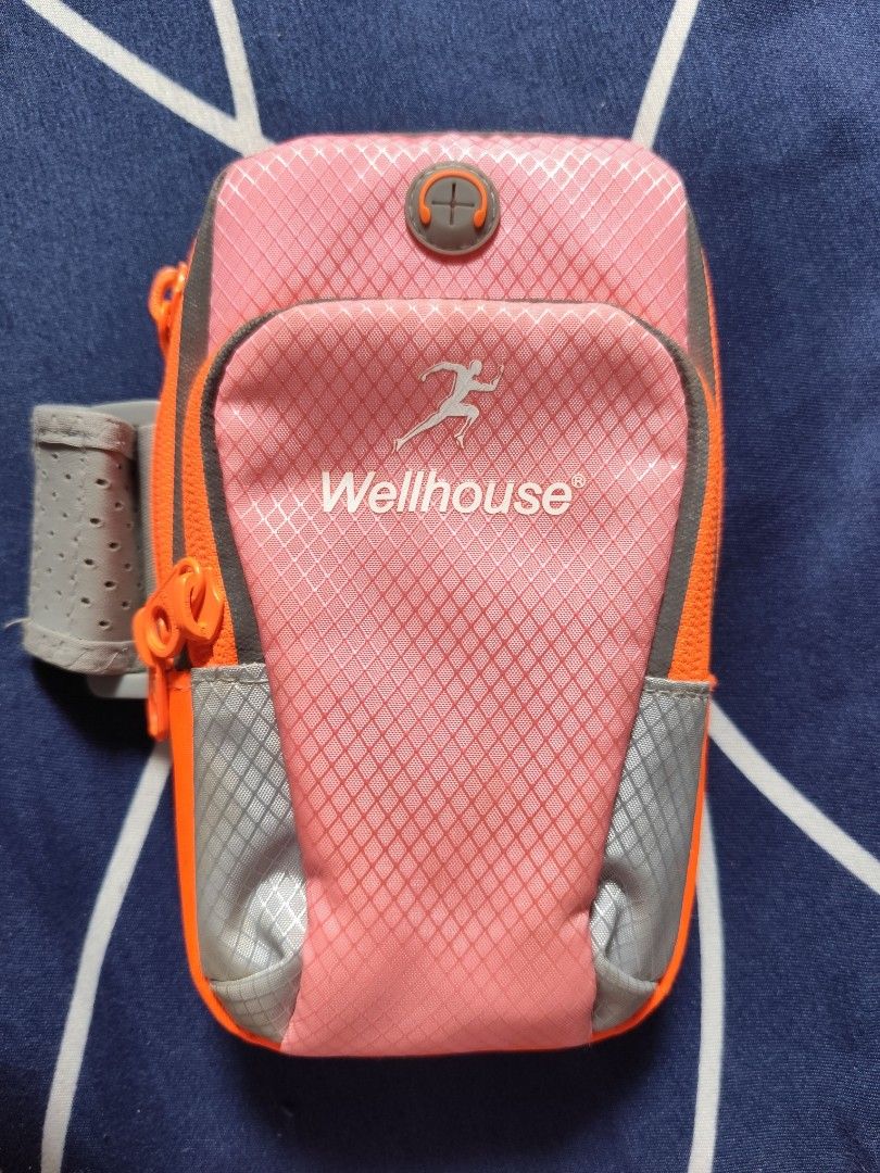 Wellnesz Arm bag for running (Category: Belt bags, Clutches and Pouches) located in Quezon City. Submitted by rwlynlmsn (Listing ID 1351853535, Image 1). Description: good as new. negotiable.