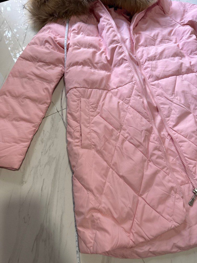 Winter Jacket (Category: Coats, Jackets and Outerwear) located in Singapore. Submitted by chiesanh (Listing ID 1351815754, Image 3). Description: Bought this in Japan and only used twice. Have bought another new one during recent trip hence selling this away x.