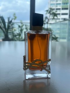 (Category: ) located in . Submitted by obsessedwithperfumes (Listing ID 1351834869, Image 1). Description: .