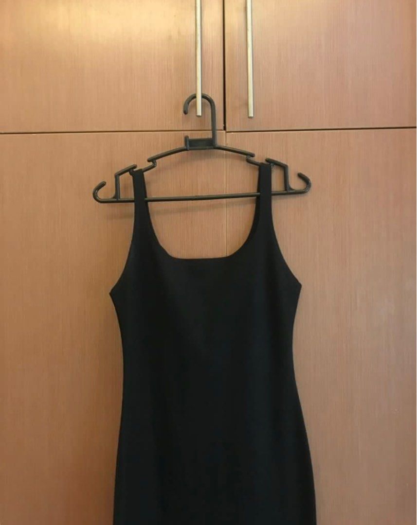 Zara Bodycon Dress (Category: Dresses) located in Quezon City. Submitted by ella_vvv (Listing ID 1351886125, Image 2). Description: Not really super duper fitted to the body but will show your frame and is sexy RFS: Decluttering.