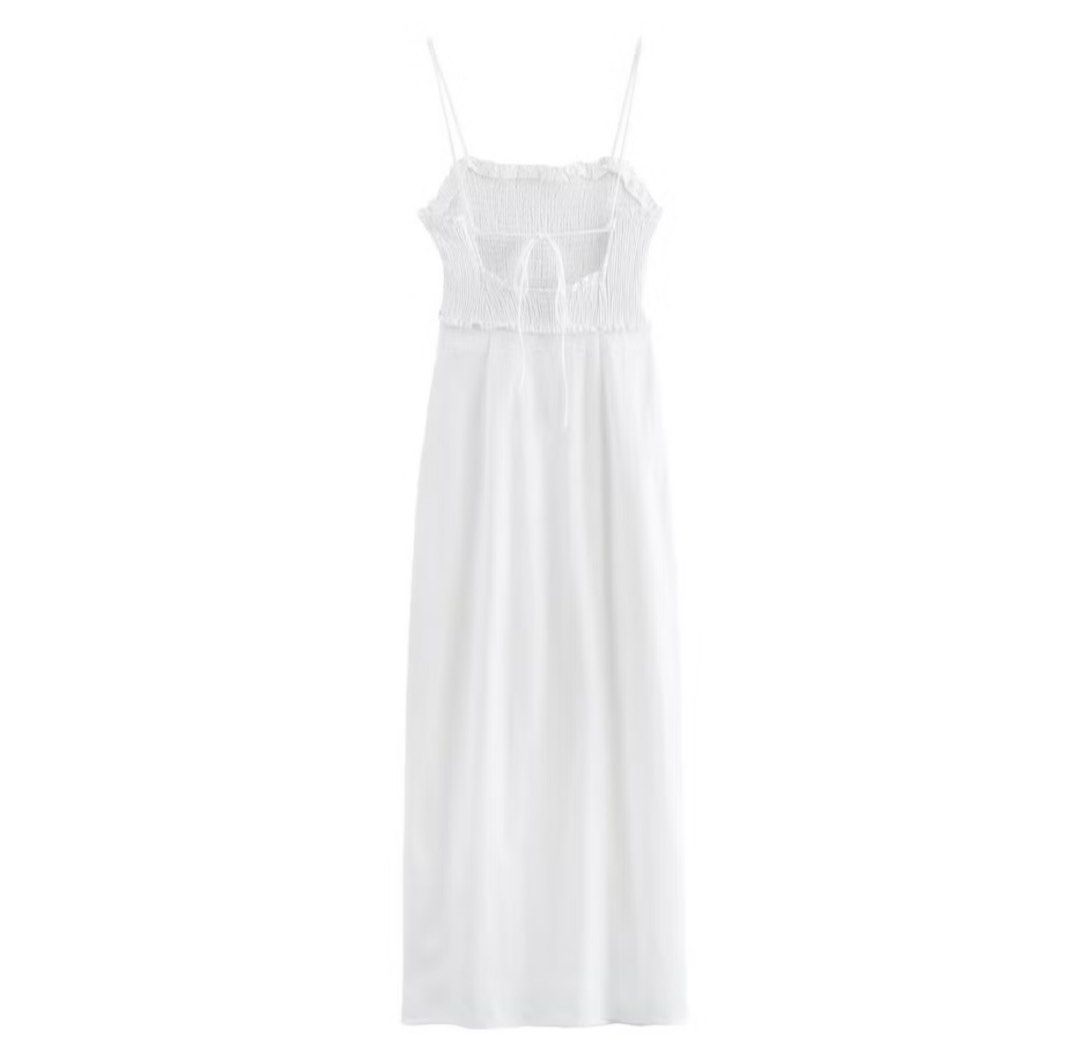 Zara White Linen Dress (Category: Dresses) located in Marikina City. Submitted by wanascloset (Listing ID 1351944665, Image 2). Description: Used once only Size: xs Original Price: P2,499.