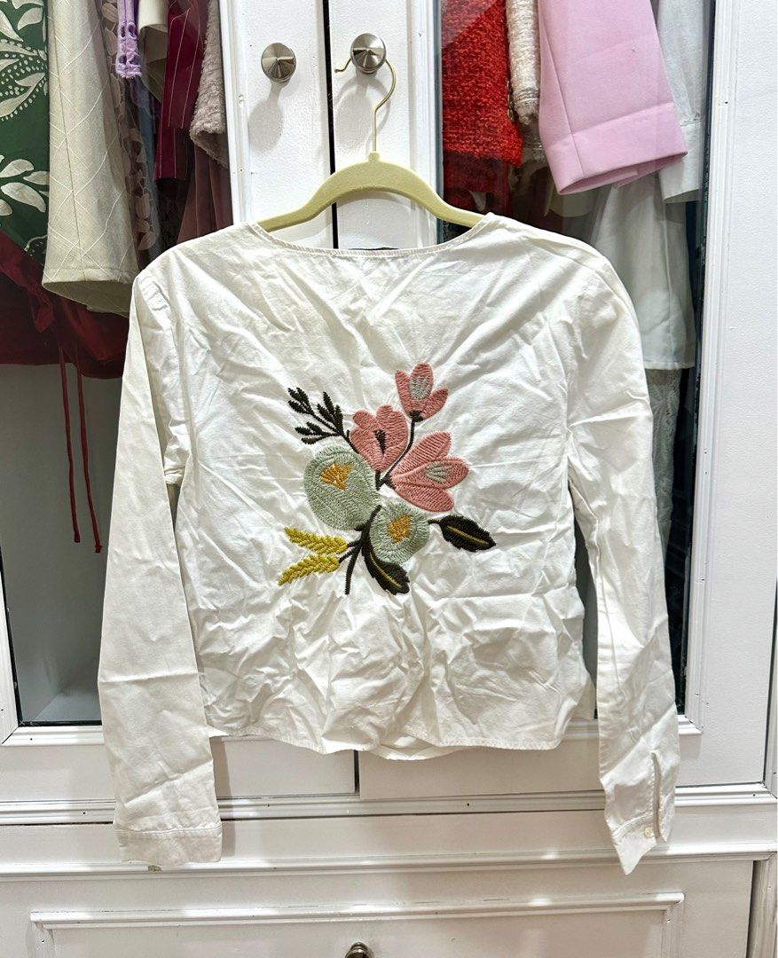 Zara White Longsleeve Embroidered Top (Category: Longsleeves) located in Manila. Submitted by lezarellesque (Listing ID 1351902141, Image 1). Description: Good as new! Selling low for decluttering purposes🫶🏻.