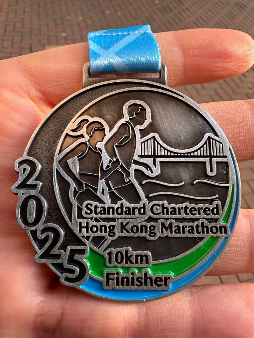 2025渣打香港馬拉松10公里完成獎牌, 運動產品, 其他運動配件- Carousell