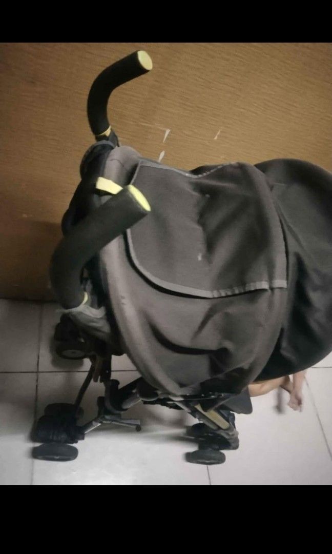 Aprica stroller 'umbrella type' (Category: Strollers) located in Quezon City. Submitted by aicka__ (Listing ID 1352090608, Image 2). Description: Aprica stroller Issues already posted. Issues doesn't affect the performance. Ping me for more photos/vids Ps. Cross posted.
