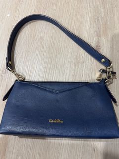 (Category: ) located in . Submitted by declutter_closet93 (Listing ID 1352136798, Image 1). Description: .