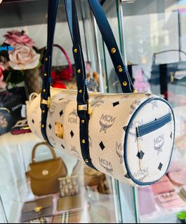 (Category: ) located in . Submitted by lovebags.ph (Listing ID 1352128824, Image 1). Description: .