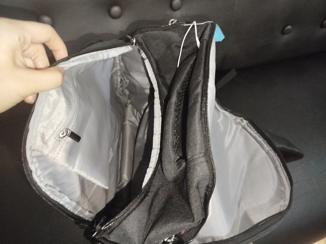 Bagsmart Backpack (Authentic) (Category: Backpacks) located in Quezon City. Submitted by randomthings26 (Listing ID 1352006244, Image 2). Description: Price is negotiable. Bagsmart. Spacious. Camping. Laptop. Authentic. Padala galing USA. Brandnew.