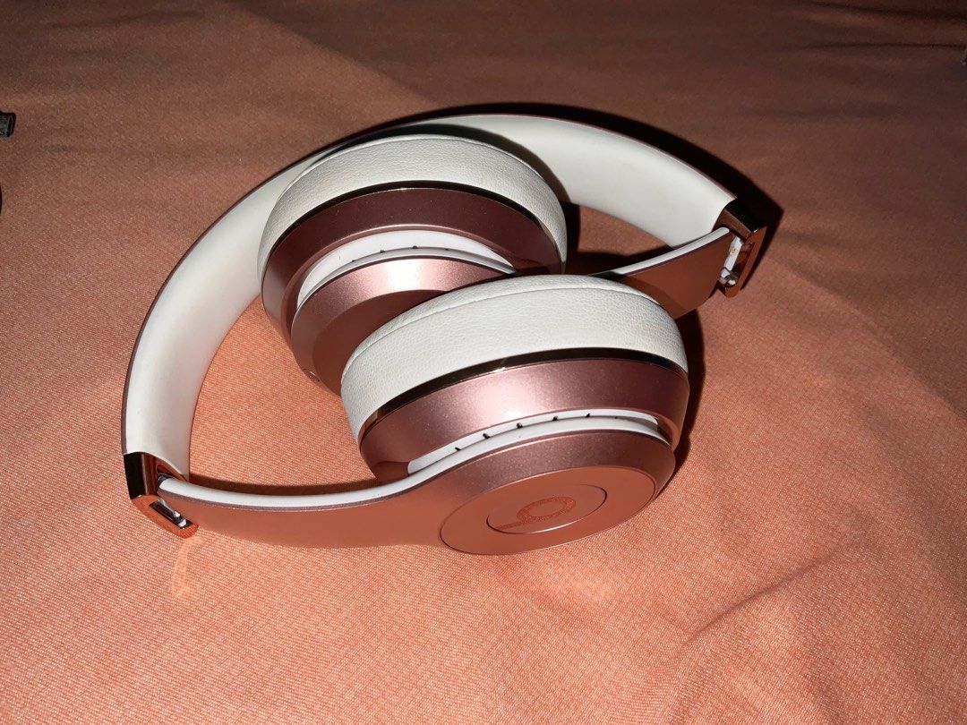 Beats Solo 3 Wireless (Category: Headphones & Headsets) located in Manila. Submitted by viegdl (Listing ID 1352075669, Image 2). Description: negotiable rfs: need funds for school.