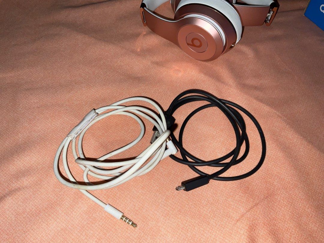 Beats Solo 3 Wireless (Category: Headphones & Headsets) located in Manila. Submitted by viegdl (Listing ID 1352075669, Image 3). Description: negotiable rfs: need funds for school.