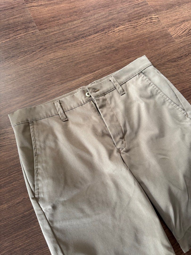 Bench khaki shorts (Category: Shorts) located in Binan City. Submitted by luckythriffs (Listing ID 1351985090, Image 3). Description: L17.5 in ch Waist31 Leg opening:9.5 Brand new condition used thrice RFS: decluttering.