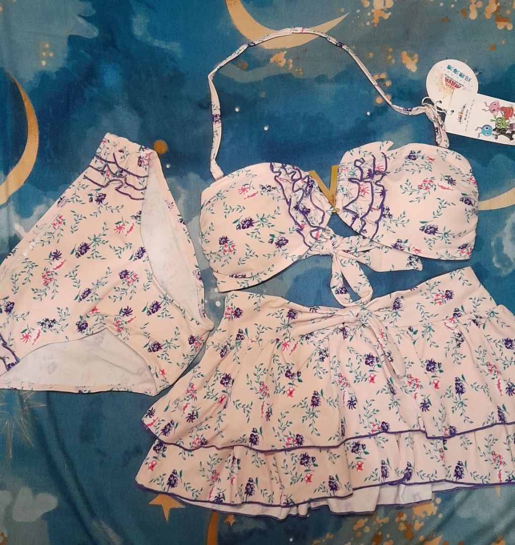 BNEW 3-Piece Swimsuit (XS-S) (Category: Bikinis & Swimsuits) located in San Juan City. Submitted by aftermath01 (Listing ID 1352105901, Image 2). Description: BRANDNEW 3-PIECE SWIMSUIT 👙✨ Bust: adjustable and padded Waist (panty): 24-30 Waist (skirt): 24-25 Size: XS - S ‼️with pouch‼️ MOP: Gcash MOD: Grab or Lalamove Sf: shouldered by buyer 📍Location: San Juan, NCR DM me for more details or if you're interested! 🚚.