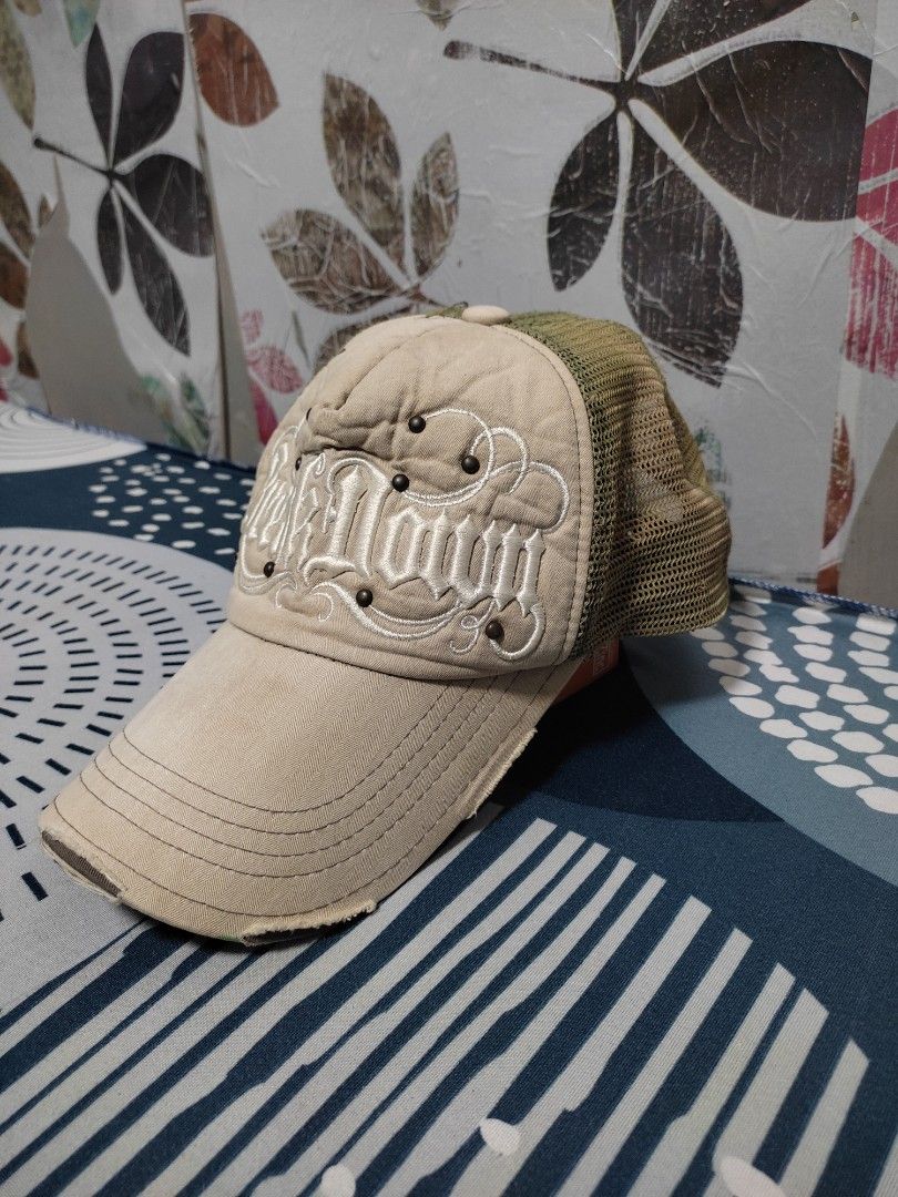 Breakdown Distressed Trucker Cap (Category: Caps & Hats) located in Calamba. Submitted by vnlaron (Listing ID 1352083195, Image 1). Description: Breakdown Distressed Trucker Cap Issue: Distressed & Cleaning.