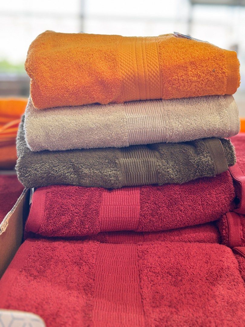 Cannon Bath Towel (Category: Bedding & Towels) located in Angeles City. Submitted by psumbillo (Listing ID 1351990604, Image 1). Description: Cannon Bath Towel 27 x 54 in 69 x 137 cm 100% Cotton.