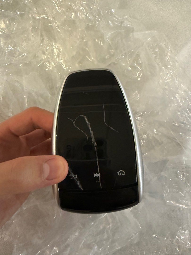 Controller touchpad for E class W213 (Category: Navigation & Displays) located in Singapore. Submitted by smoskki (Listing ID 1352035231, Image 2). Description: Fully workable condition Aesthetically scratched ..