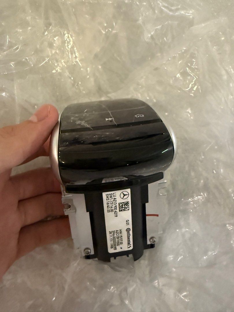 Controller touchpad for E class W213 (Category: Navigation & Displays) located in Singapore. Submitted by smoskki (Listing ID 1352035231, Image 1). Description: Fully workable condition Aesthetically scratched ..