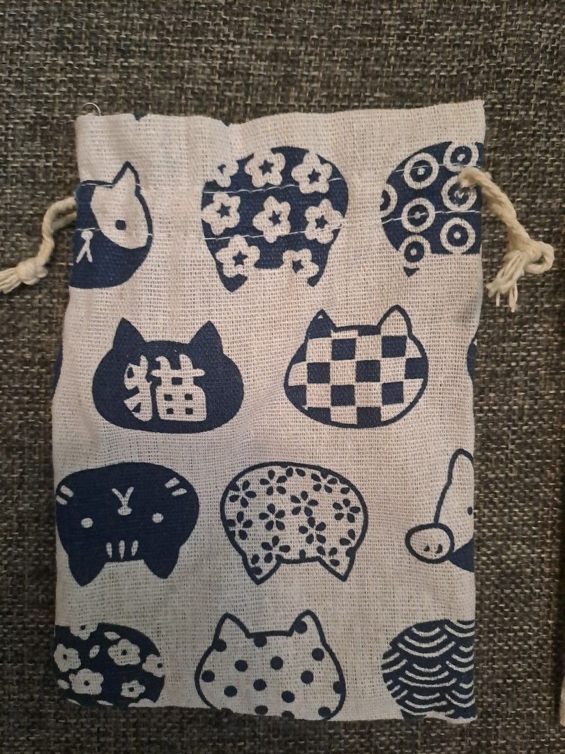 Drawstring pouch (Category: Purses & Pouches) located in Singapore. Submitted by onlinegivesyousaving (Listing ID 1351991766, Image 1). Description: high quality cloth material fabric draw string pouch for your loose items..