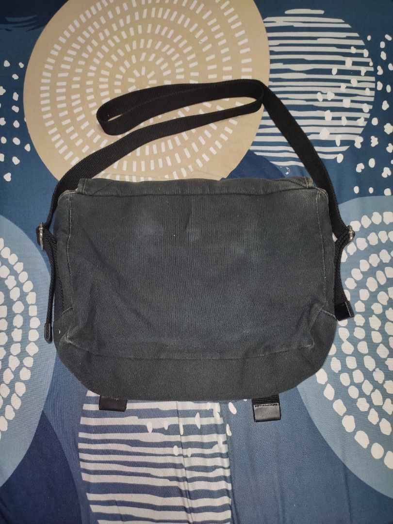 Faded Black Canvas Crossbody Bag (Category: Sling Bags) located in Calamba. Submitted by vnlaron (Listing ID 1352081765, Image 2). Description: Faded Black Canvas Crossbody Bag Issue: Stitching.