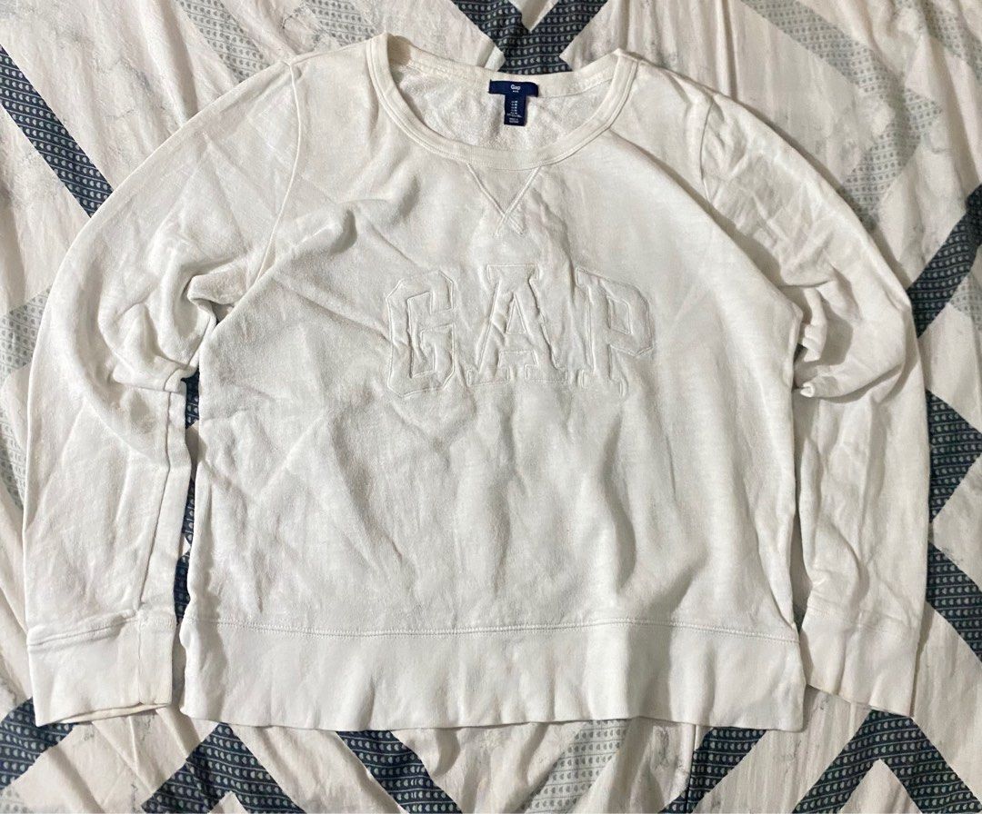 GAP SWEATER FOR WOMEN/ KIDS (Category: Others Tops) located in Manila. Submitted by yanfy (Listing ID 1352073386, Image 1). Description: color rate: 10/10 size: M issue: none pm for more info.