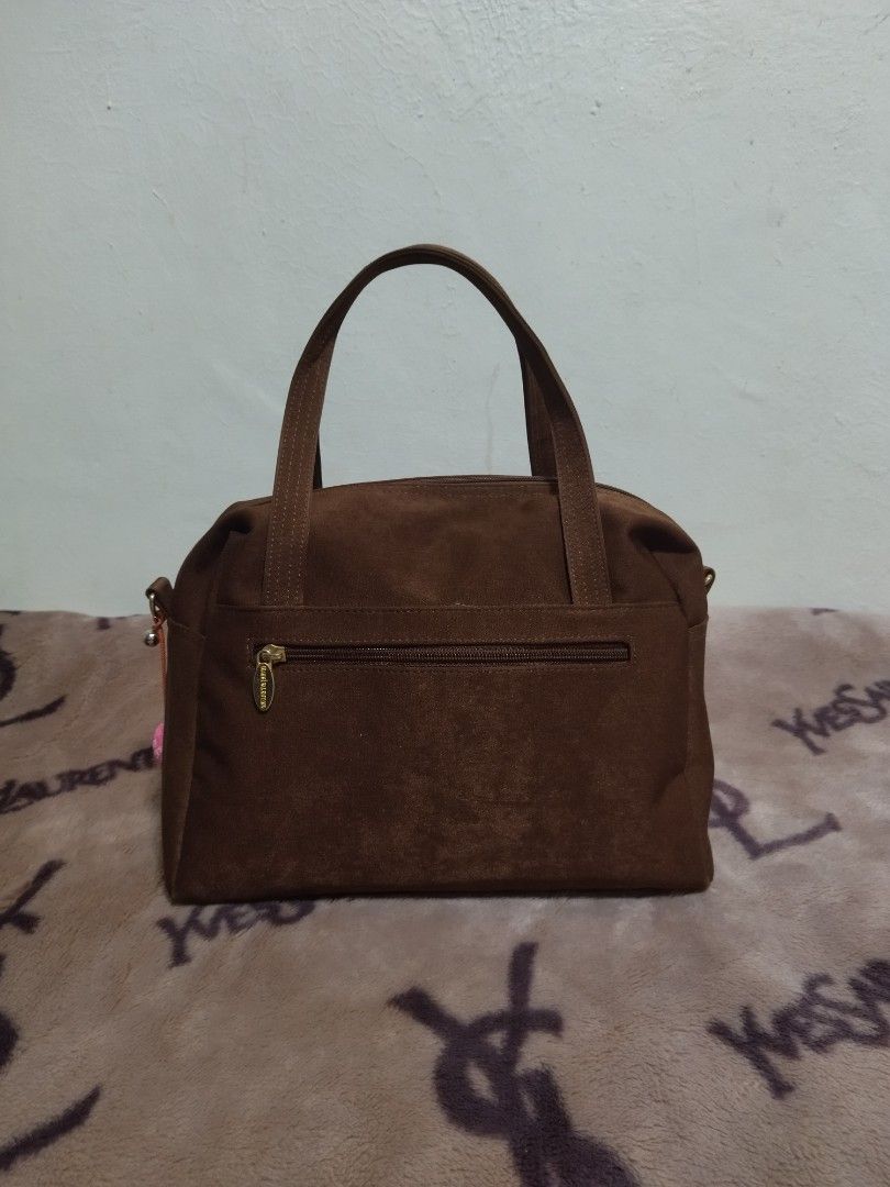 Gianni valentino (Category: Luxury Bags & Wallets) located in Bulacan. Submitted by THA_D_THRIFT (Listing ID 1352121554, Image 3). Description: FRESH FROM 🇯🇵 SOURCE GOOD AS NEW HAND/SHOULDER BAG.