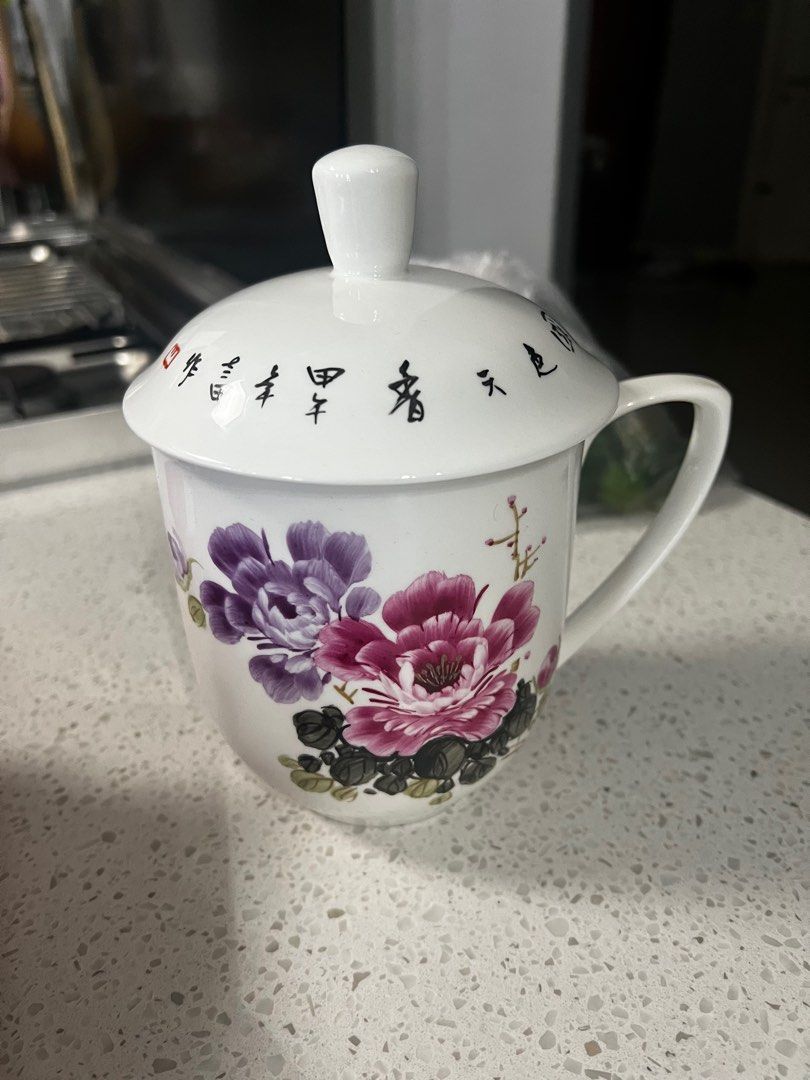 Giant Chinese tea cup with lid (Category: Coffee & Tea Tableware) located in San Juan City. Submitted by iambernie (Listing ID 1352150144, Image 1). Description: A large tea cup measuring 5 inches and another 2 inches for the lid Comes with a big wooden box with insulation . Never used. .
