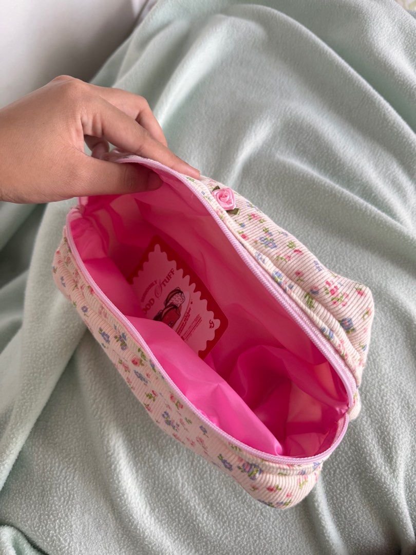 Giddy Pouch in Rory / Make-up Bag Pouch (Category: Purses & Pouches) located in Cebu City. Submitted by nathalienc (Listing ID 1352096907, Image 2). Description: Giddy pouch in Rory (cream) in the size midi. Never been used. Last price posted. .
