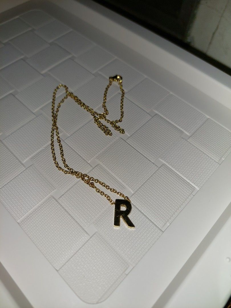 Gold R Necklace (Category: Necklaces) located in San Juan City. Submitted by _rian (Listing ID 1352104025, Image 1). Description: .